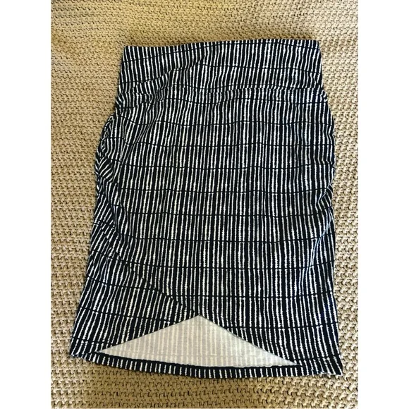 Athleta kickback faux wrap skirt - Picture 2 of 4